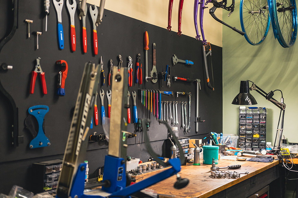 Serwis rowerowy Chyżo przy ul. Tarchomińskiej 6 na Pradze-Północ, dzięki uprzejmości Chyżo Bikes